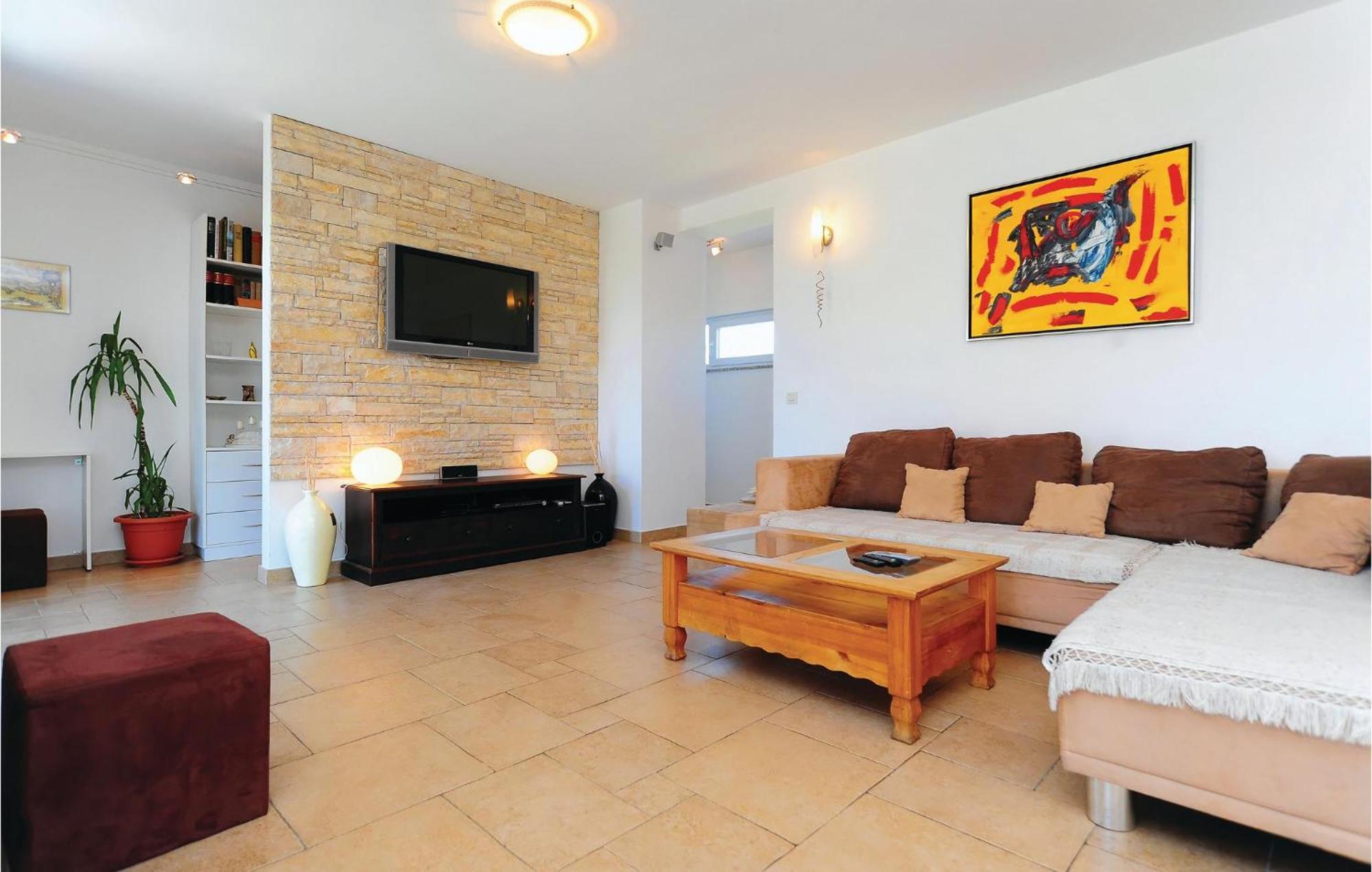 5 Bedroom Amazing Home In Debeljak Exterior photo