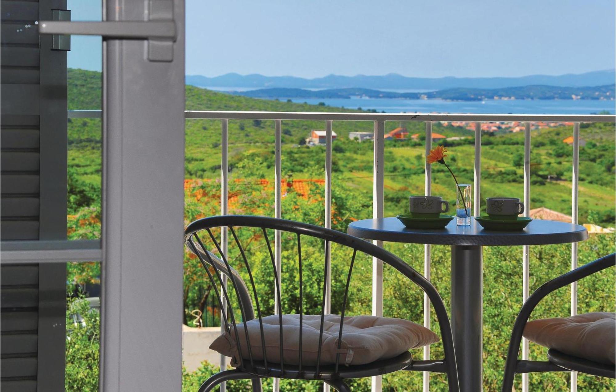 5 Bedroom Amazing Home In Debeljak Exterior photo