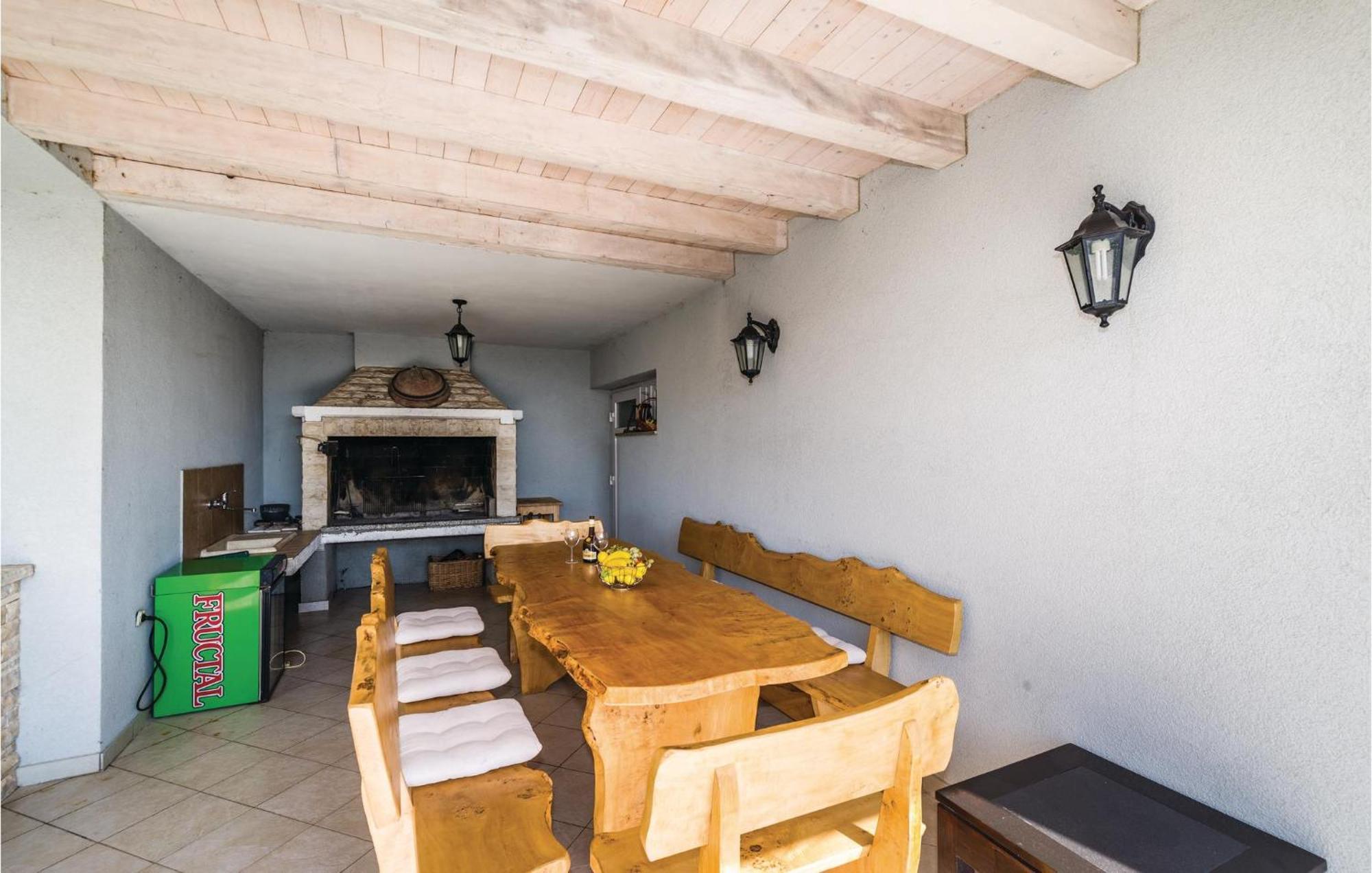 5 Bedroom Amazing Home In Debeljak Exterior photo