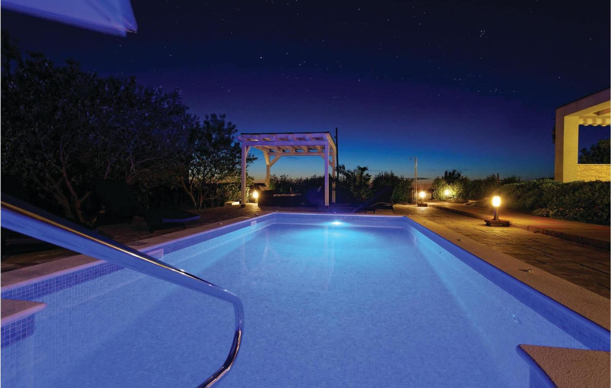 5 Bedroom Amazing Home In Debeljak Exterior photo